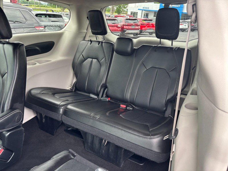 Used 2023 Chrysler Pacifica Touring-L FWD image 15