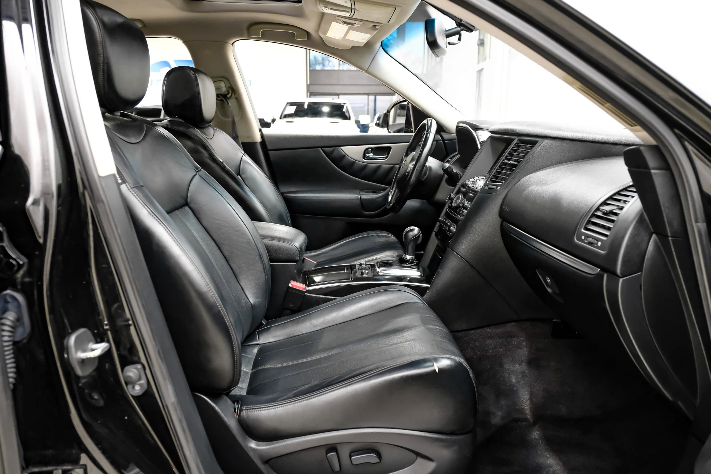 Used 2016 INFINITI QX70 3.7 image 39