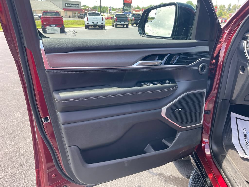 Used 2024 Jeep Wagoneer Series II AWD/4WD image 12
