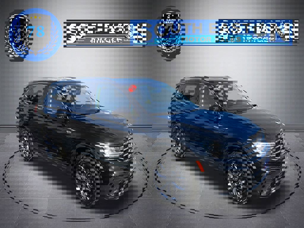 Used 2022 Volkswagen Tiguan SE image 2