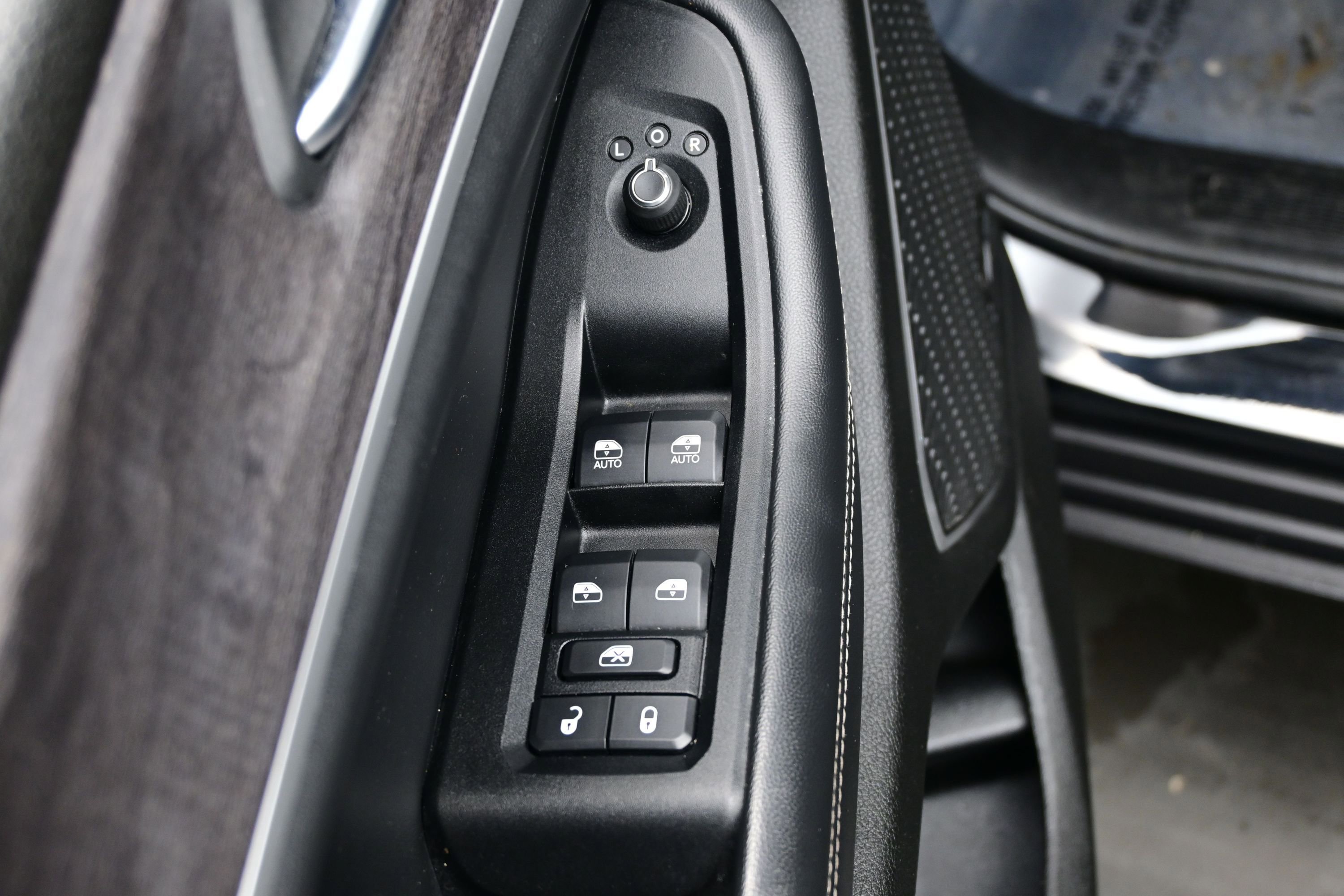Used 2022 Jeep Grand Cherokee L Limited AWD/4WD image 10