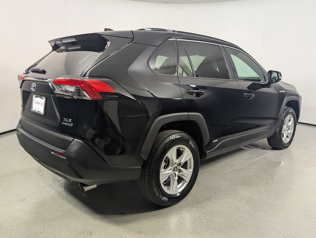 Used 2020 Toyota RAV4 XLE AWD/4WD image 7