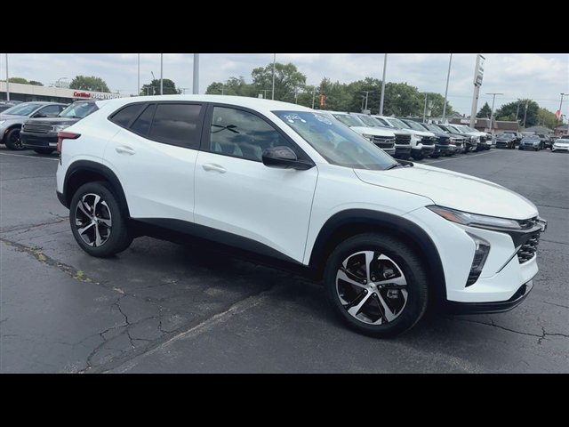 Certified 2024 Chevrolet Trax RS w/ Driver Confidence Package FWD image 2