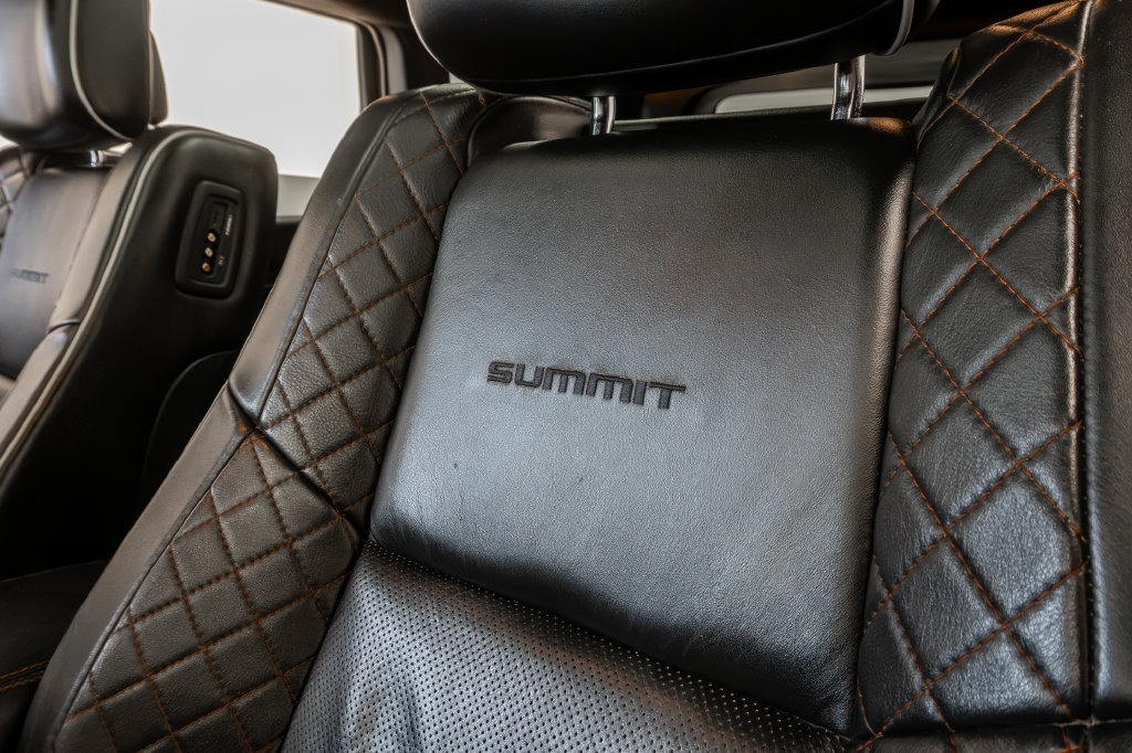 Used 2019 Jeep Grand Cherokee Summit AWD/4WD image 12