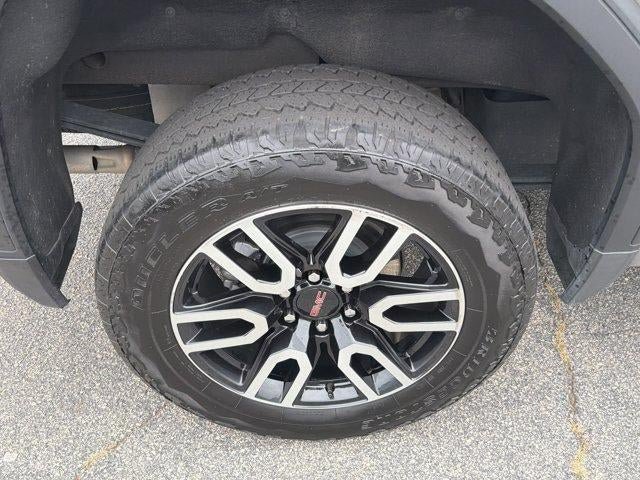 Used 2025 GMC Sierra 1500 AT4 w/ Technology Package AWD/4WD image 18