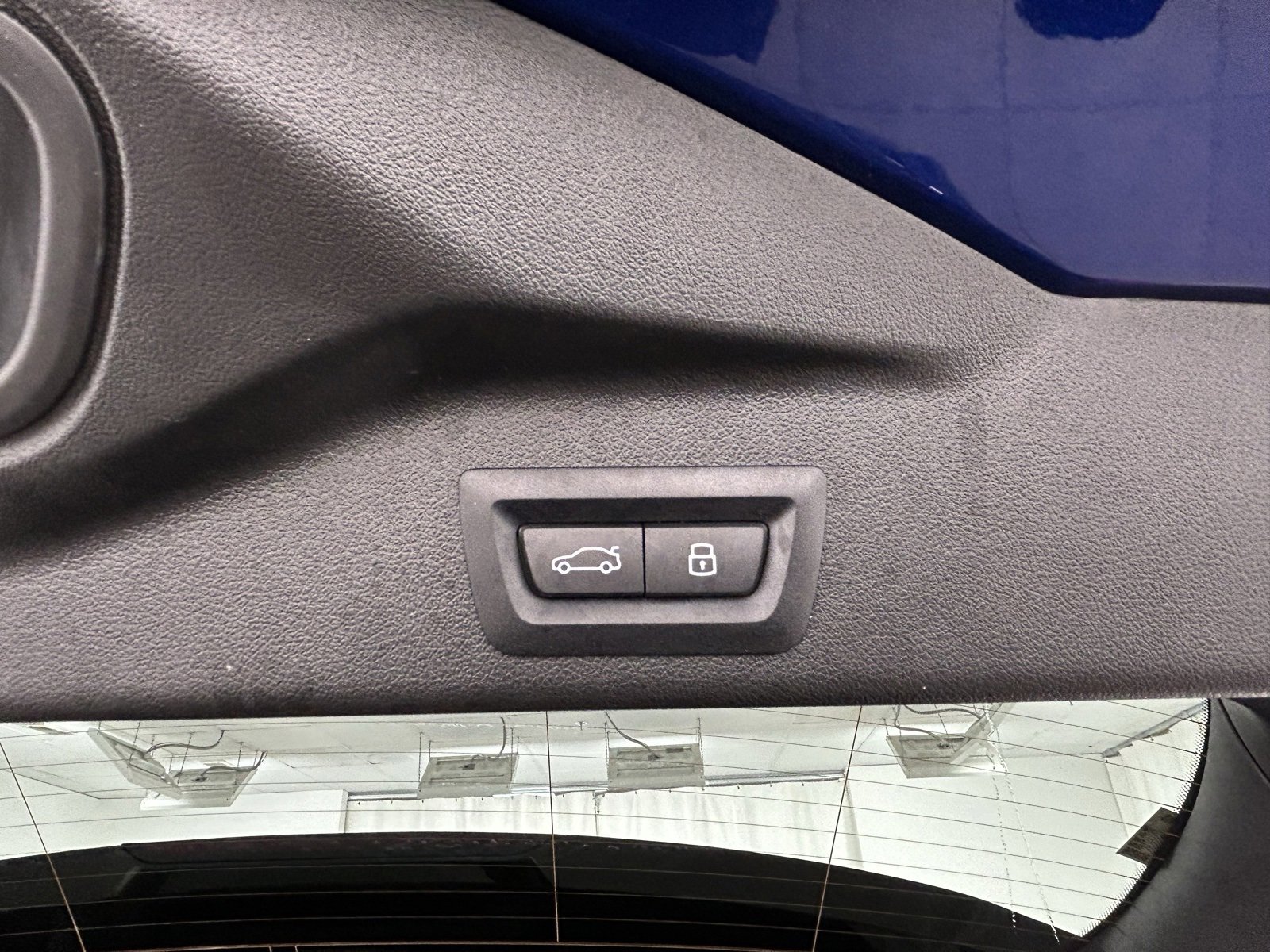 Used 2025 BMW X5 M60i w/ Parking Assistance Package image 40