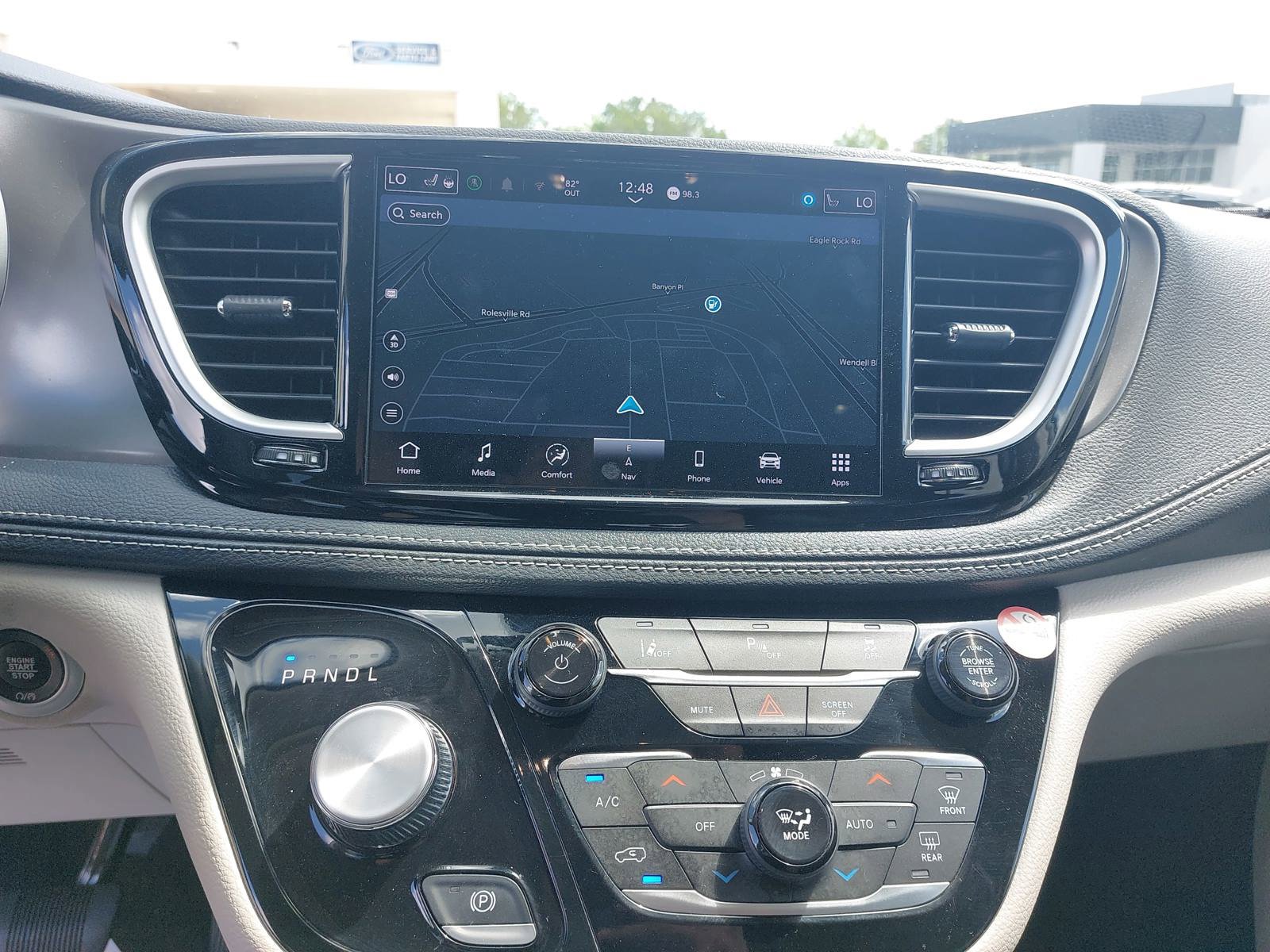 Used 2024 Chrysler Pacifica Select image 25