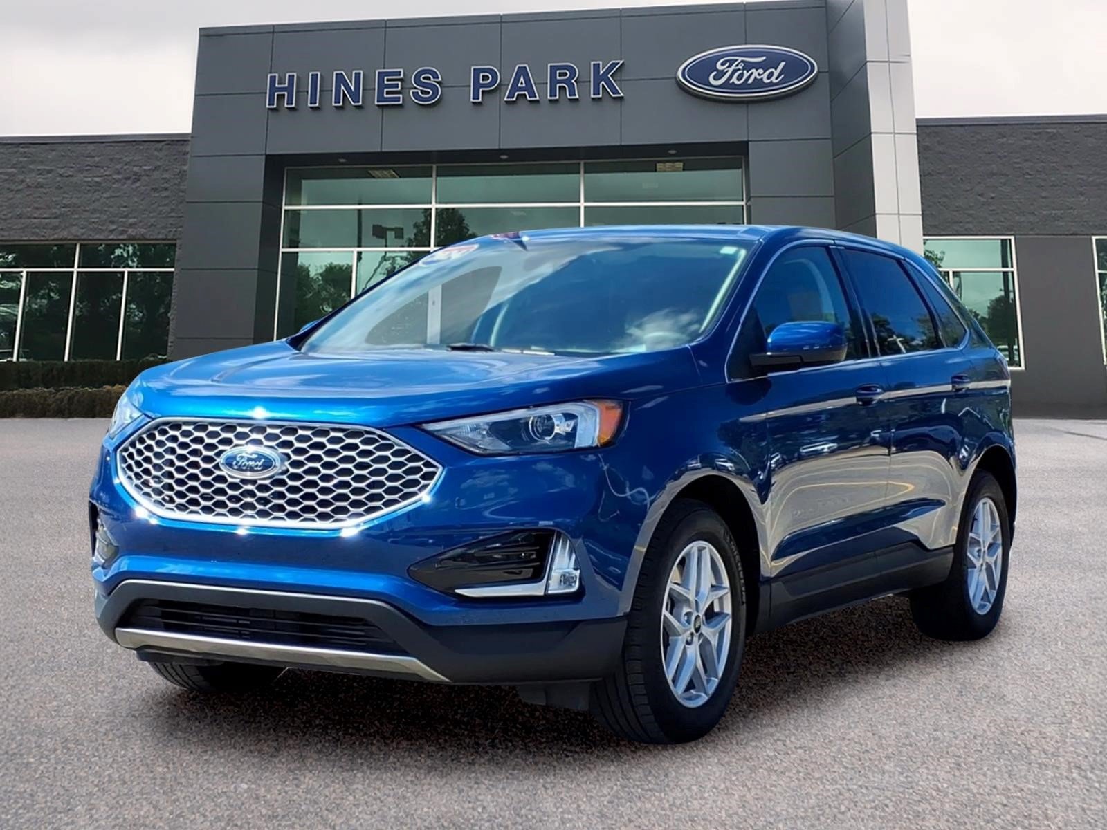 Used 2024 Ford Edge SEL w/ Convenience Package AWD/4WD image 3