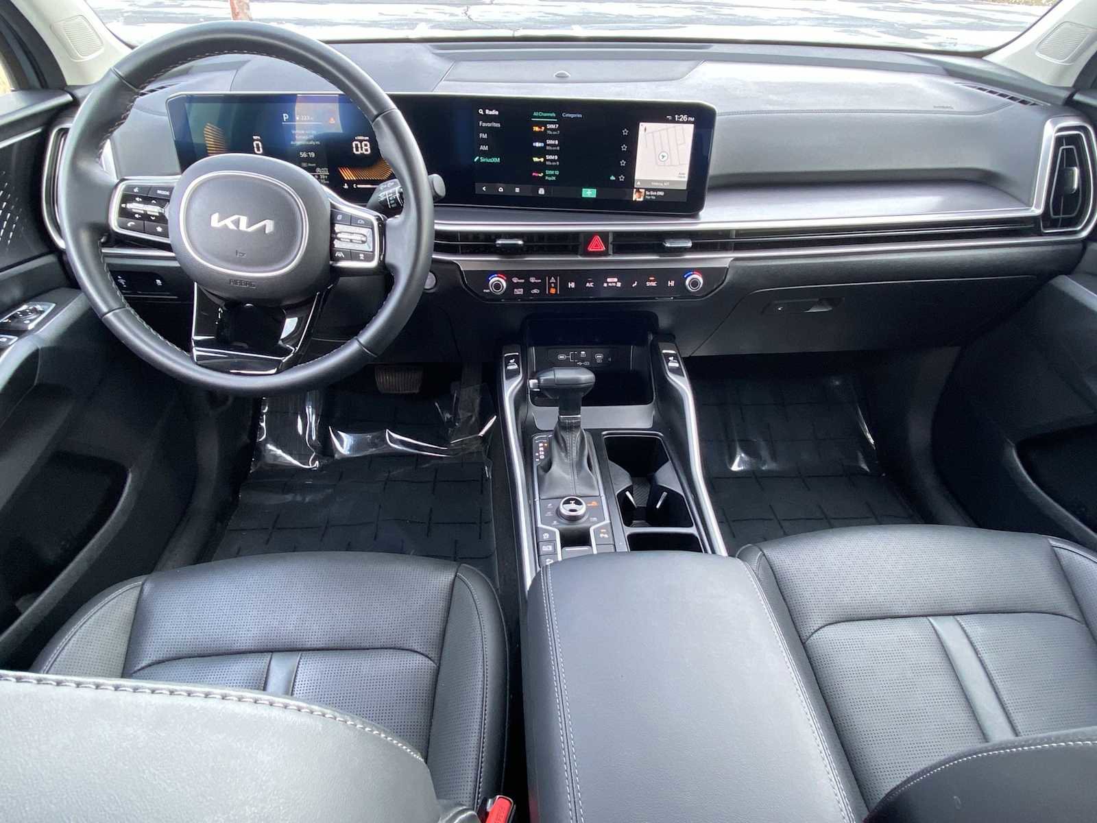 Used 2024 Kia Sorento S w/ Panoramic Sunroof Package image 16