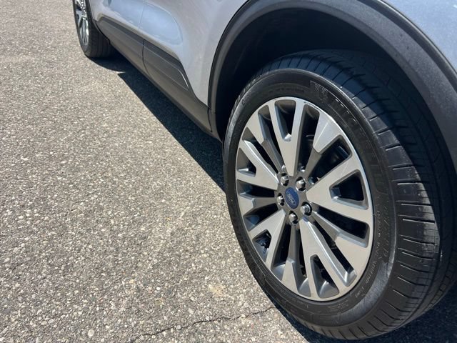 Certified 2020 Ford Escape Titanium AWD/4WD image 28