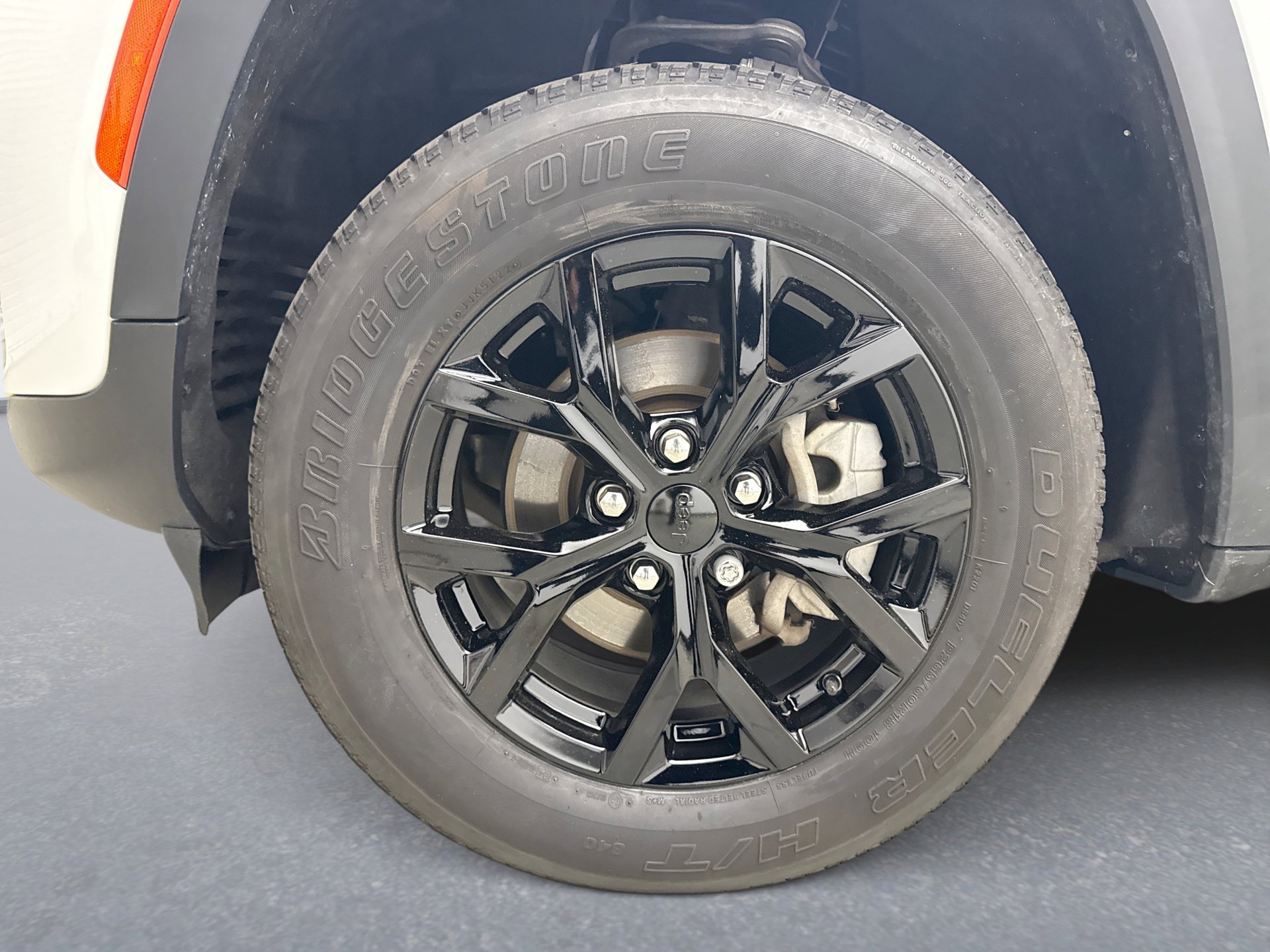 Used 2023 Jeep Grand Cherokee Limited AWD/4WD image 21