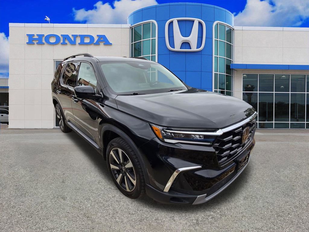 Used 2023 Honda Pilot Touring image 11