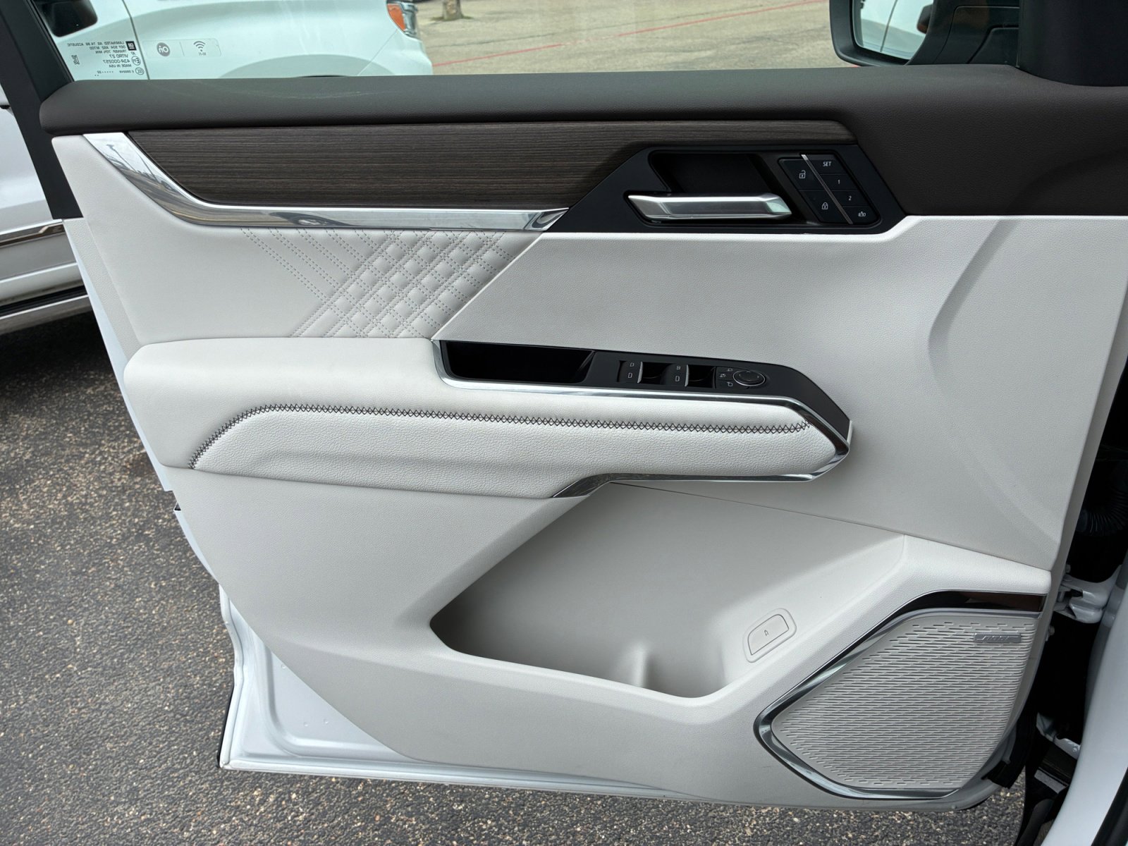 Used 2024 GMC Acadia Denali FWD image 30