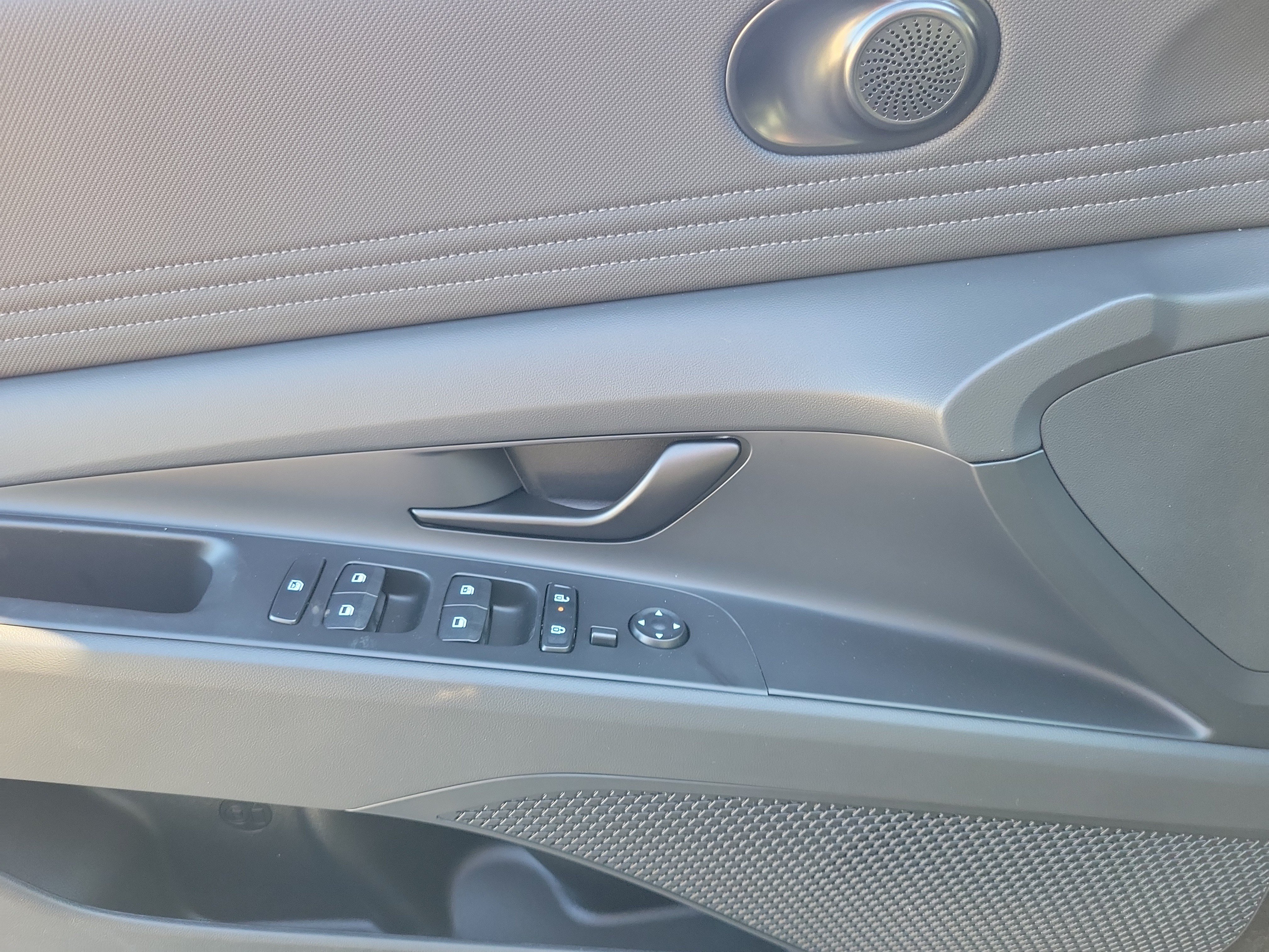 New 2026 Hyundai Elantra SEL Sport FWD image 17