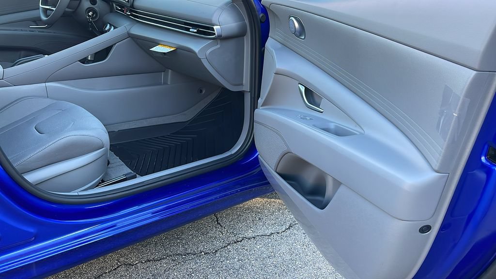 Certified 2026 Hyundai Elantra SE FWD image 32