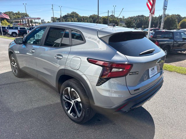 New 2026 Chevrolet Trax RS w/ Sunroof Package FWD image 4