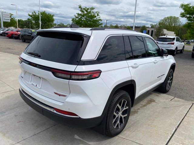 Used 2023 Jeep Grand Cherokee Limited w/ Trailer Tow Prep Group (B) AWD/4WD image 3
