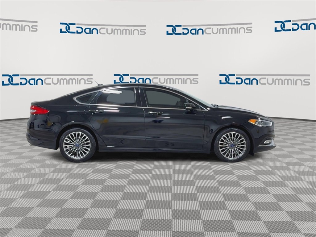 Used 2017 Ford Fusion SE w/ Fusion SE Technology Package image 9