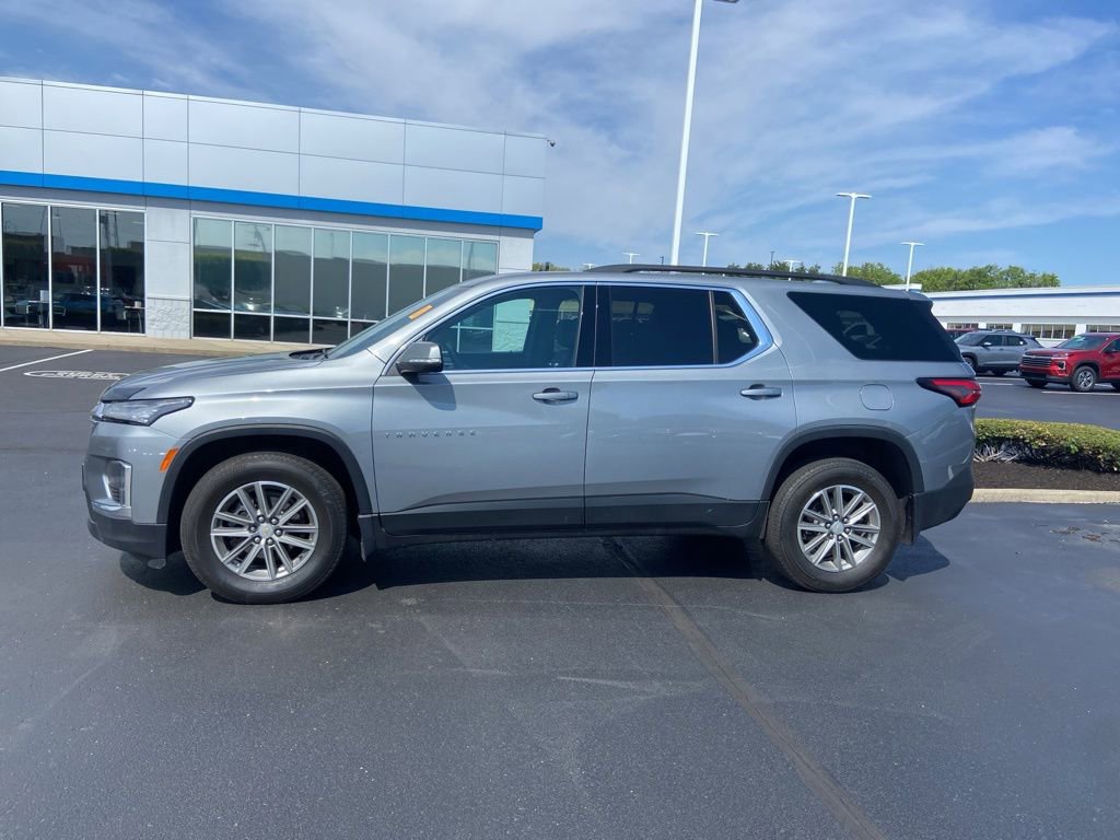 Used 2023 Chevrolet Traverse LT FWD image 2