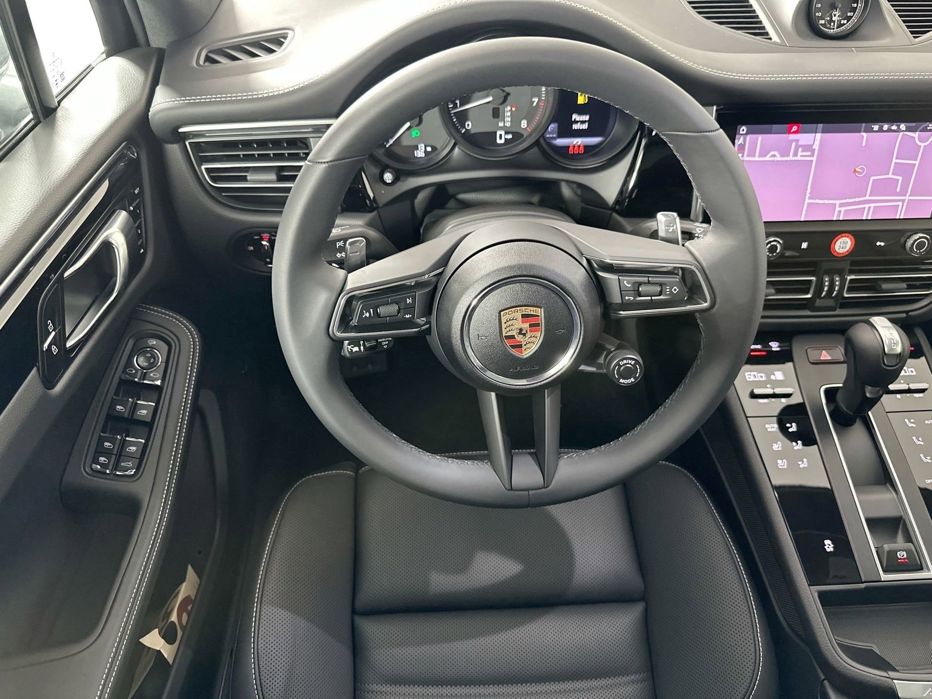 Certified 2025 Porsche Macan image 18