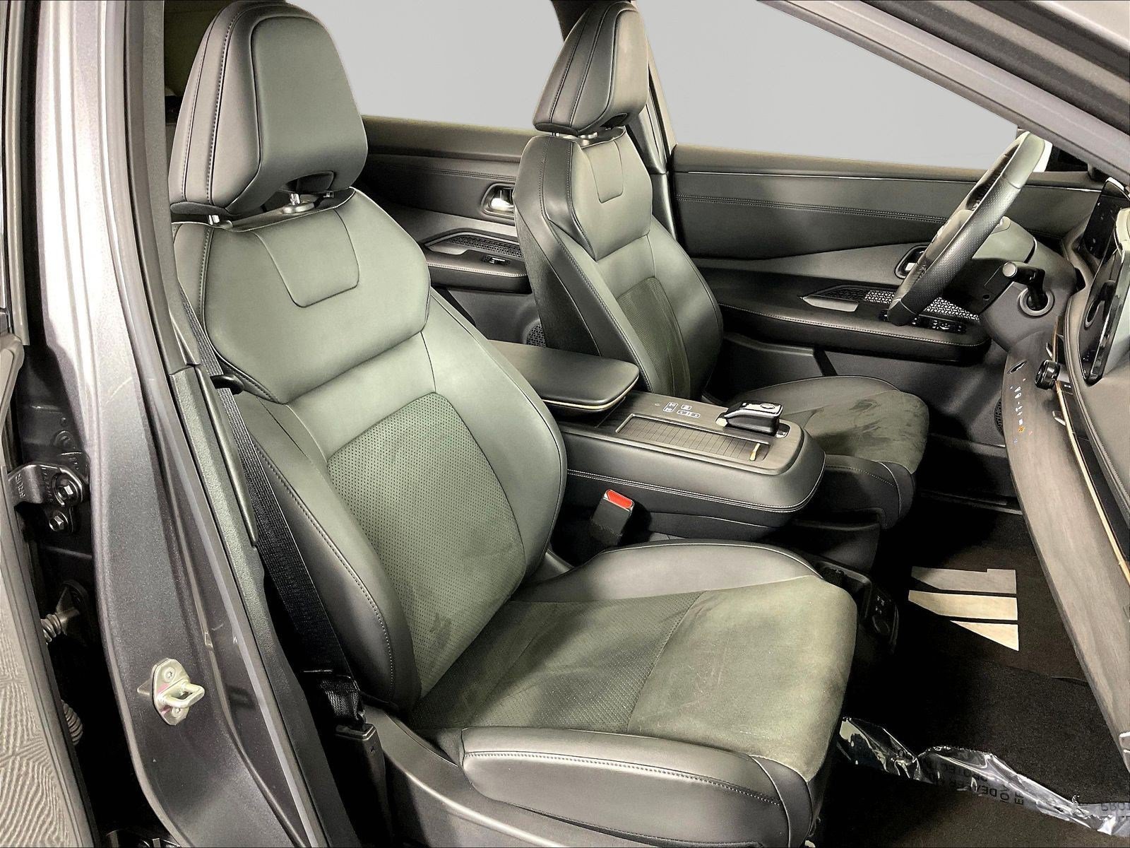 Certified 2023 Nissan Ariya AWD image 29