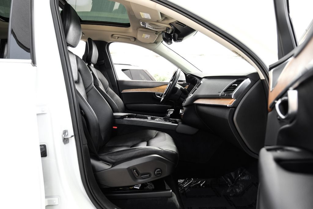 Used 2021 Volvo XC90 T6 Momentum w/ Climate Package AWD/4WD image 39