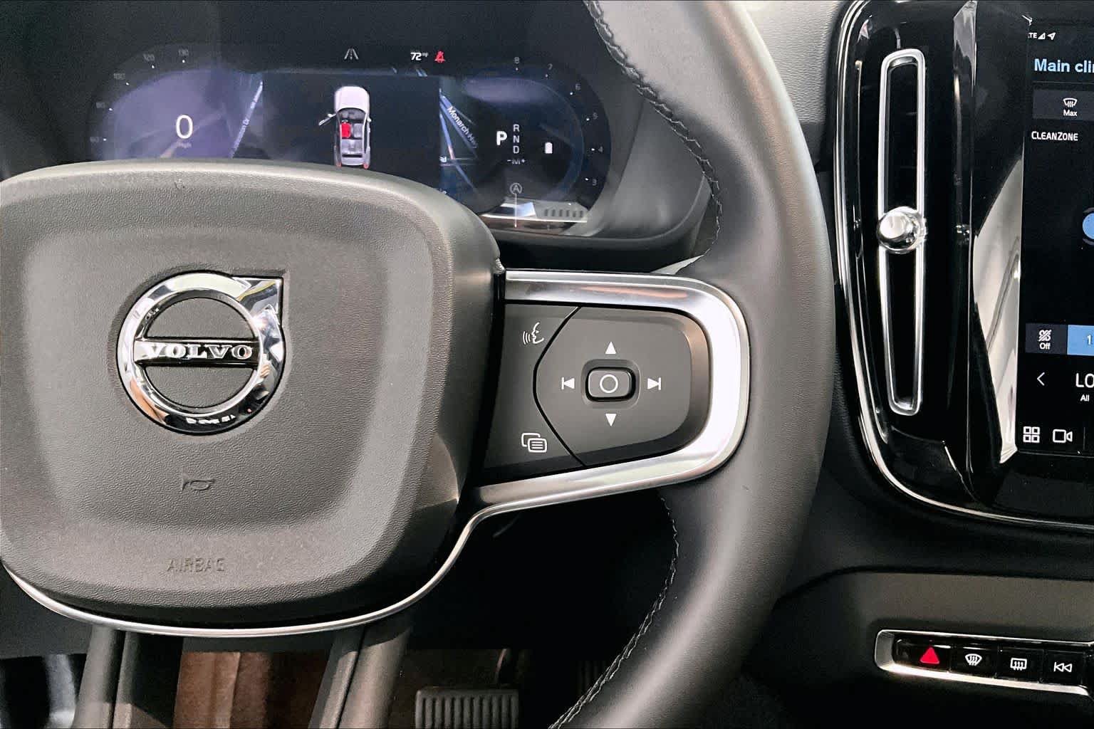 Used 2025 Volvo XC40 B5 Core AWD/4WD image 23