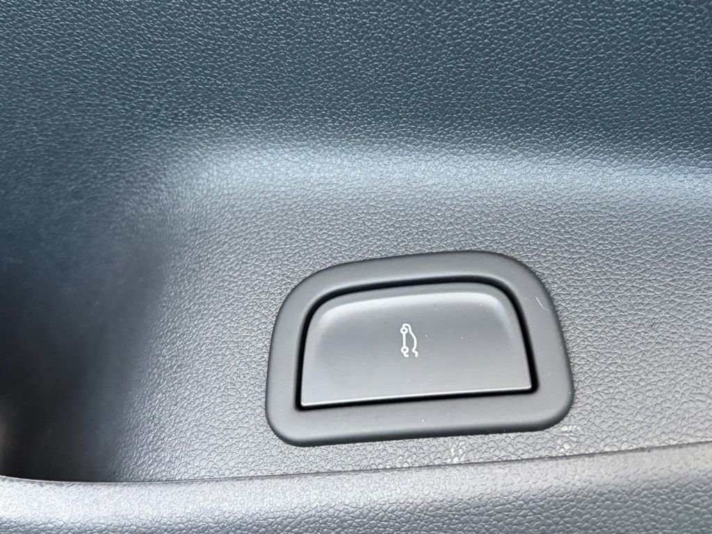 New 2026 Chevrolet Traverse LT w/ Midnight/Sport Edition image 19