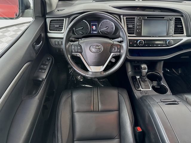 Used 2017 Toyota Highlander SE image 23