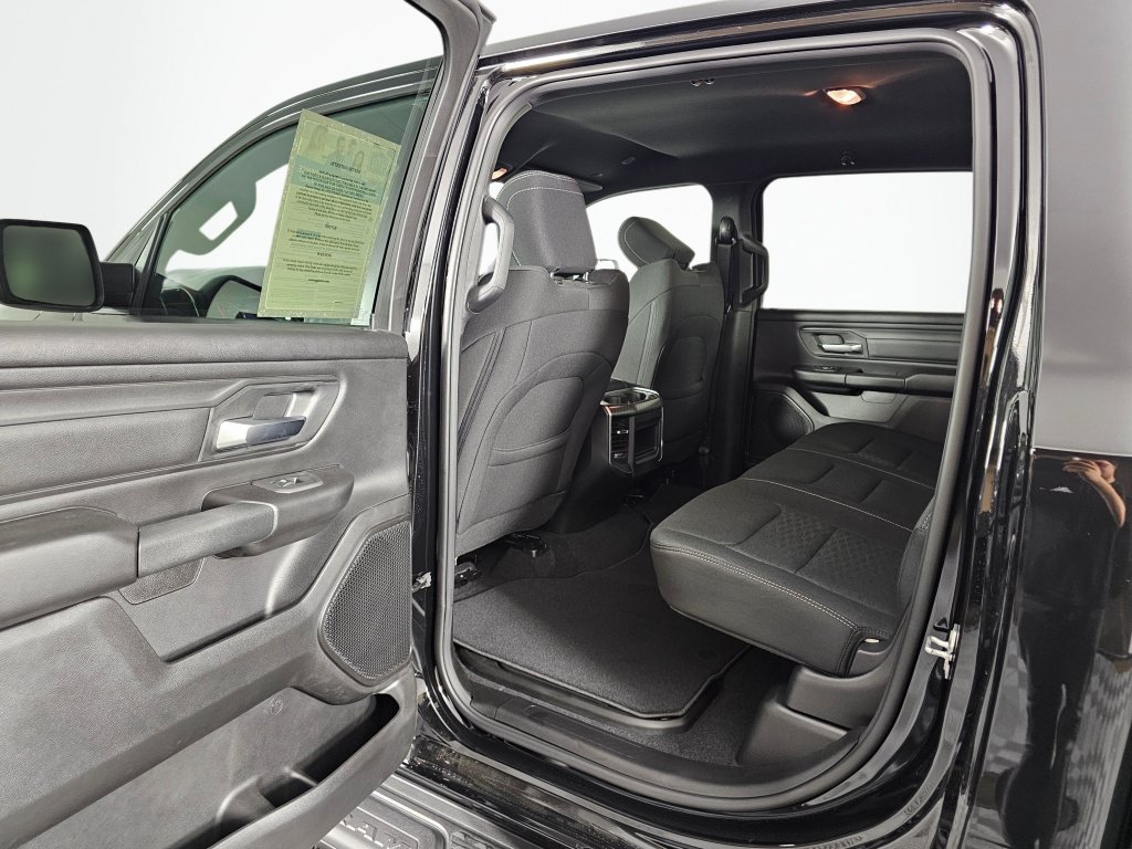 New 2026 RAM 1500 Express AWD/4WD image 32