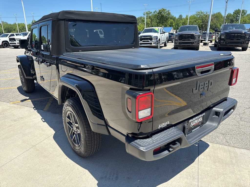 Used 2024 Jeep Gladiator Sport AWD/4WD image 7