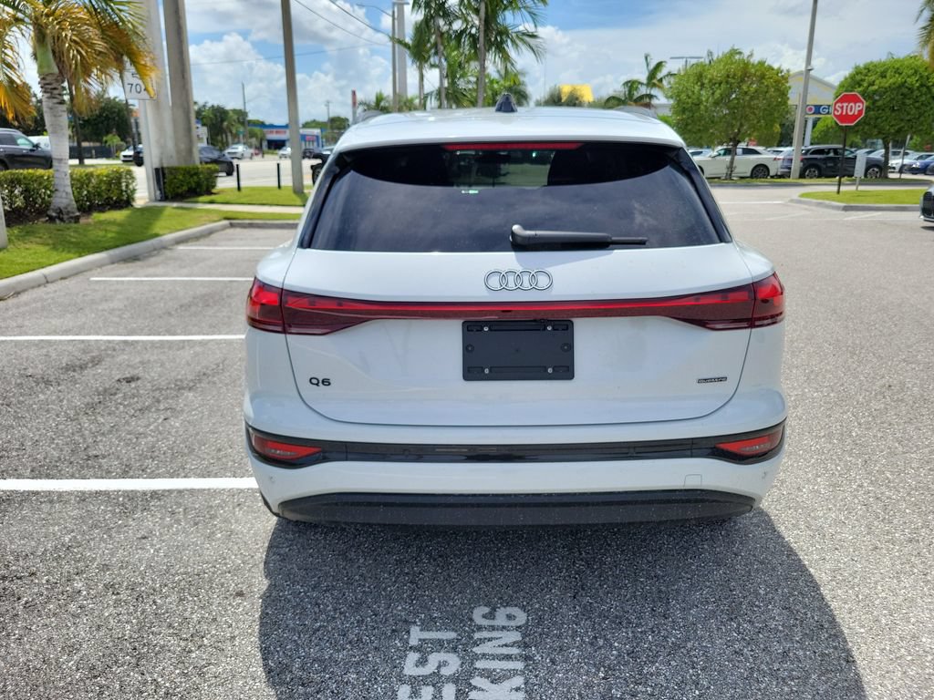 Used 2025 Audi Q6 e-tron Premium Plus w/ Premium Plus AWD/4WD image 5
