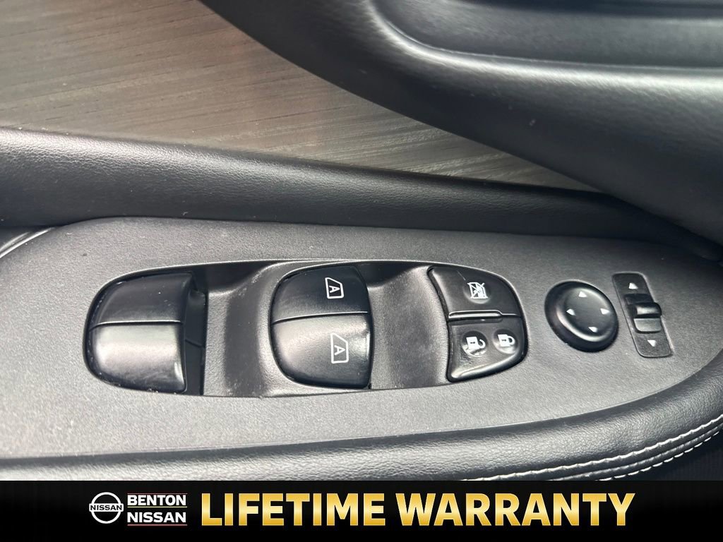 Used 2018 Nissan Murano SV w/ Premium Package image 13