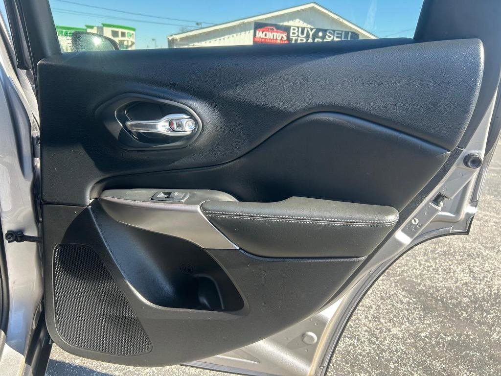 Used 2019 Jeep Cherokee Latitude Plus image 22