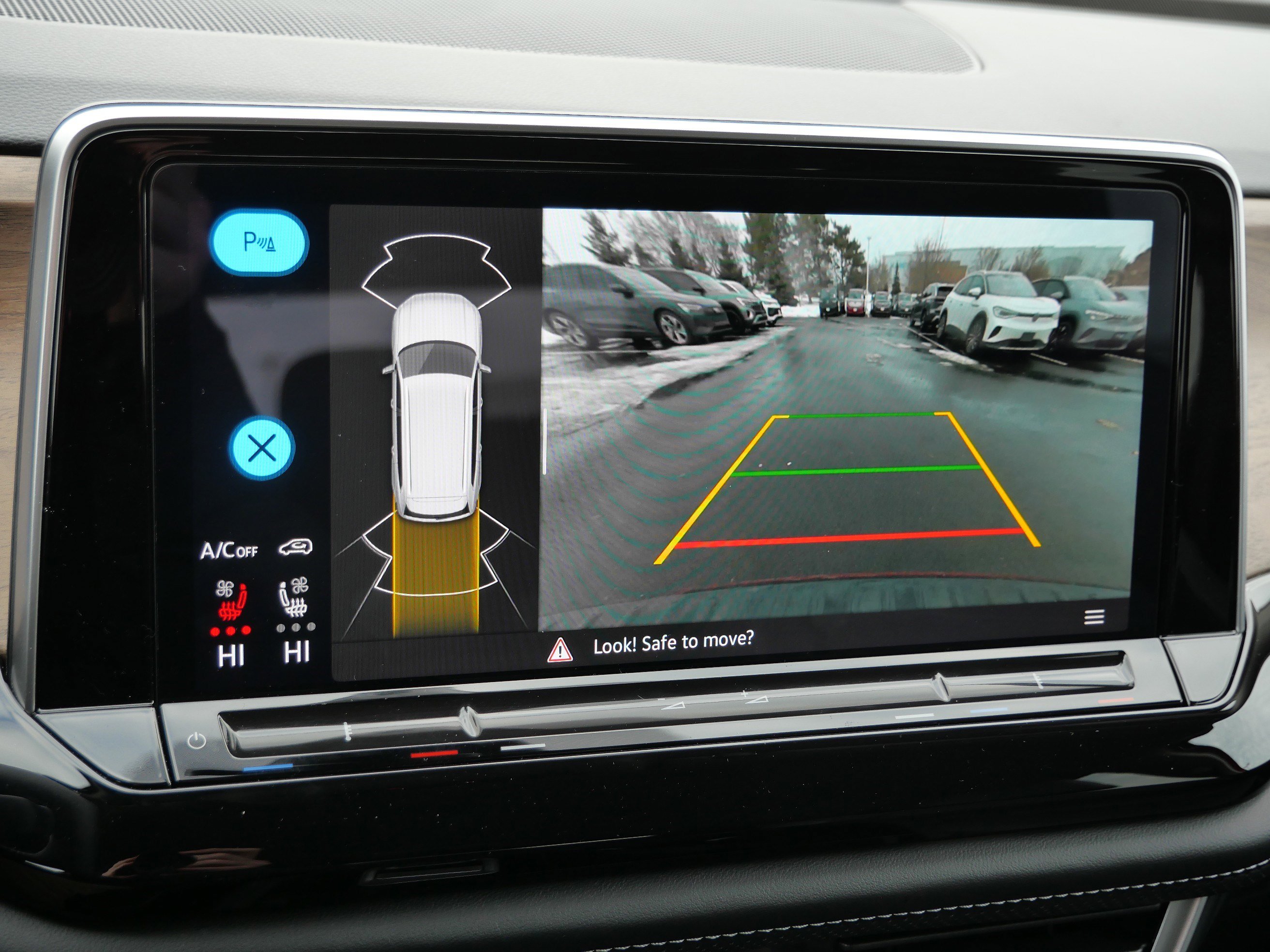 Certified 2024 Volkswagen Atlas SE w/ Black Wheel Package image 35