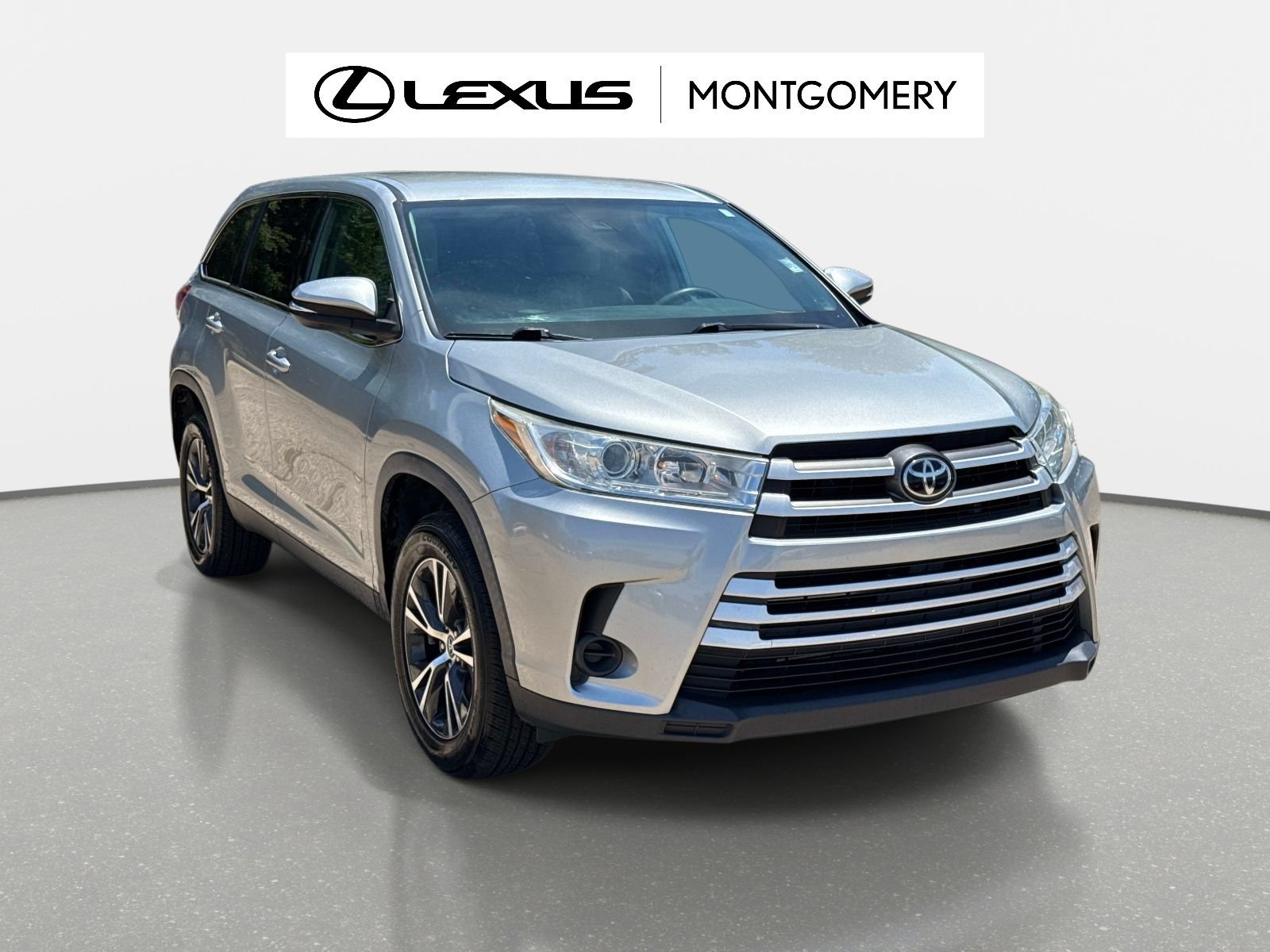 Used 2019 Toyota Highlander LE FWD image 1