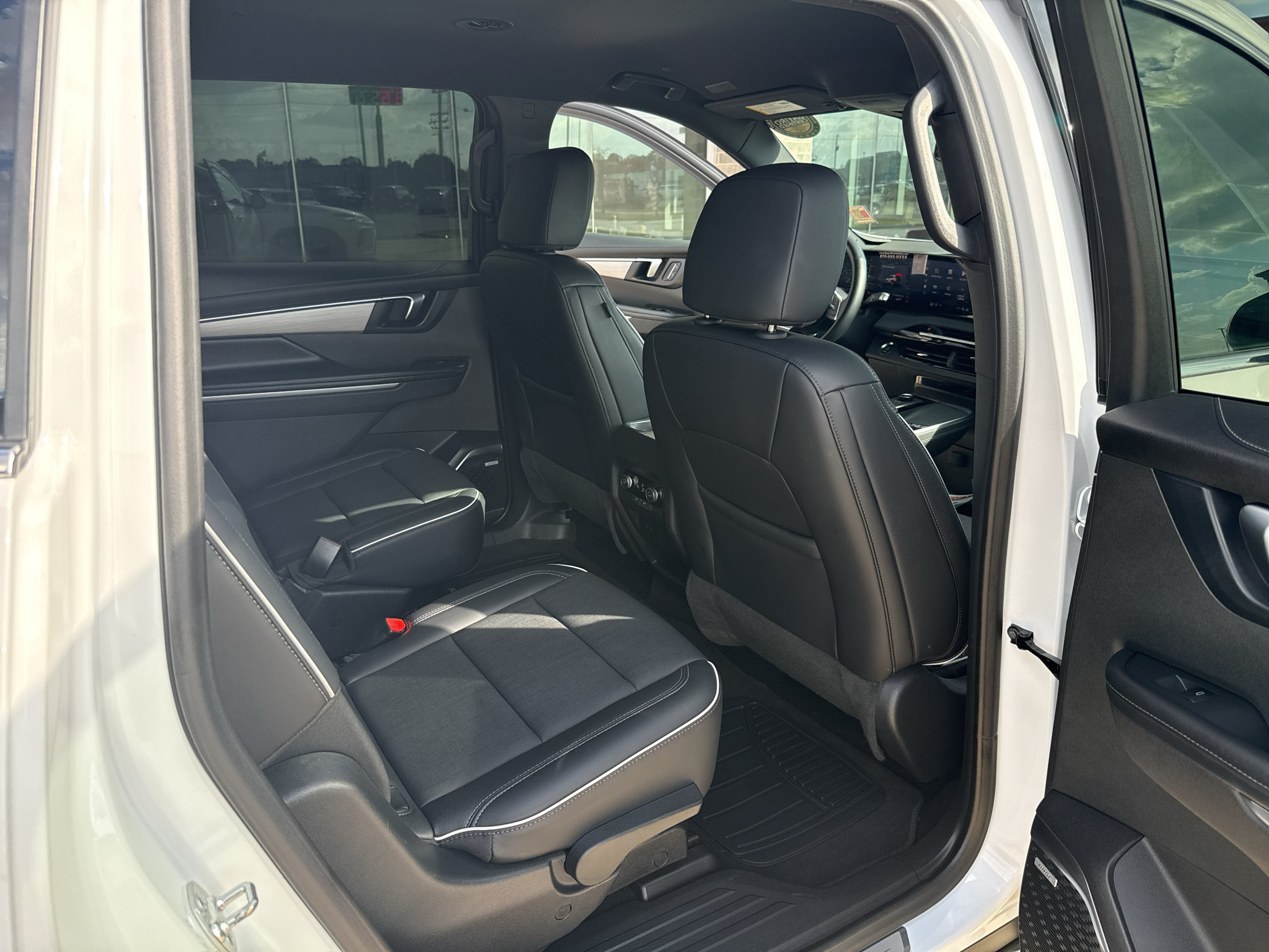 Used 2025 Buick Enclave Preferred AWD/4WD image 18