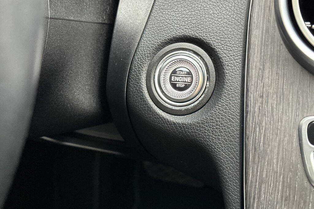 Used 2021 Mercedes-Benz C 300 Sedan image 21