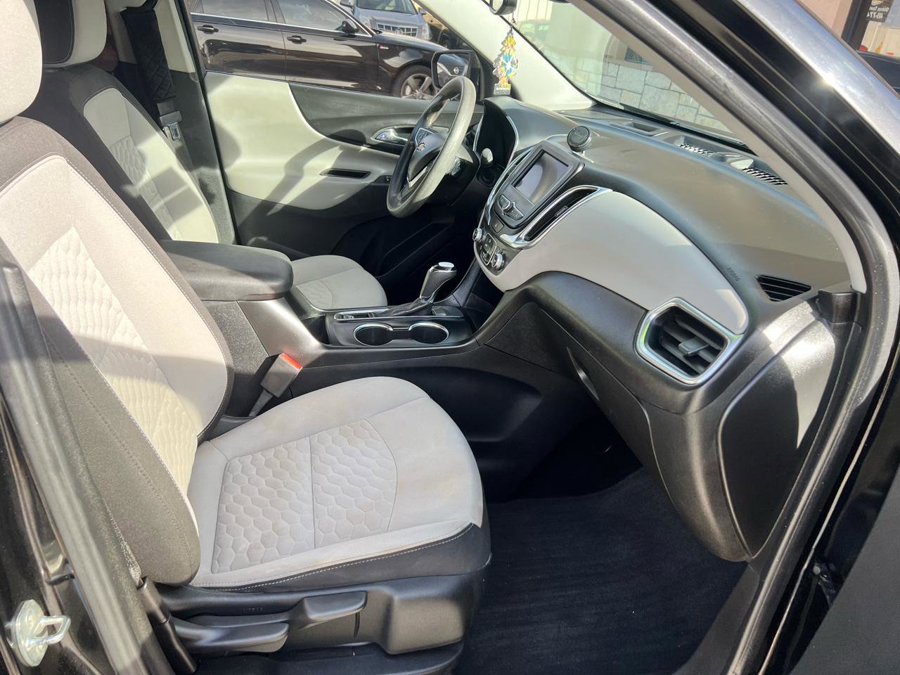 Used 2020 Chevrolet Equinox LS image 27