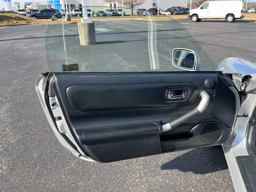 Used 2002 Toyota MR2 image 23