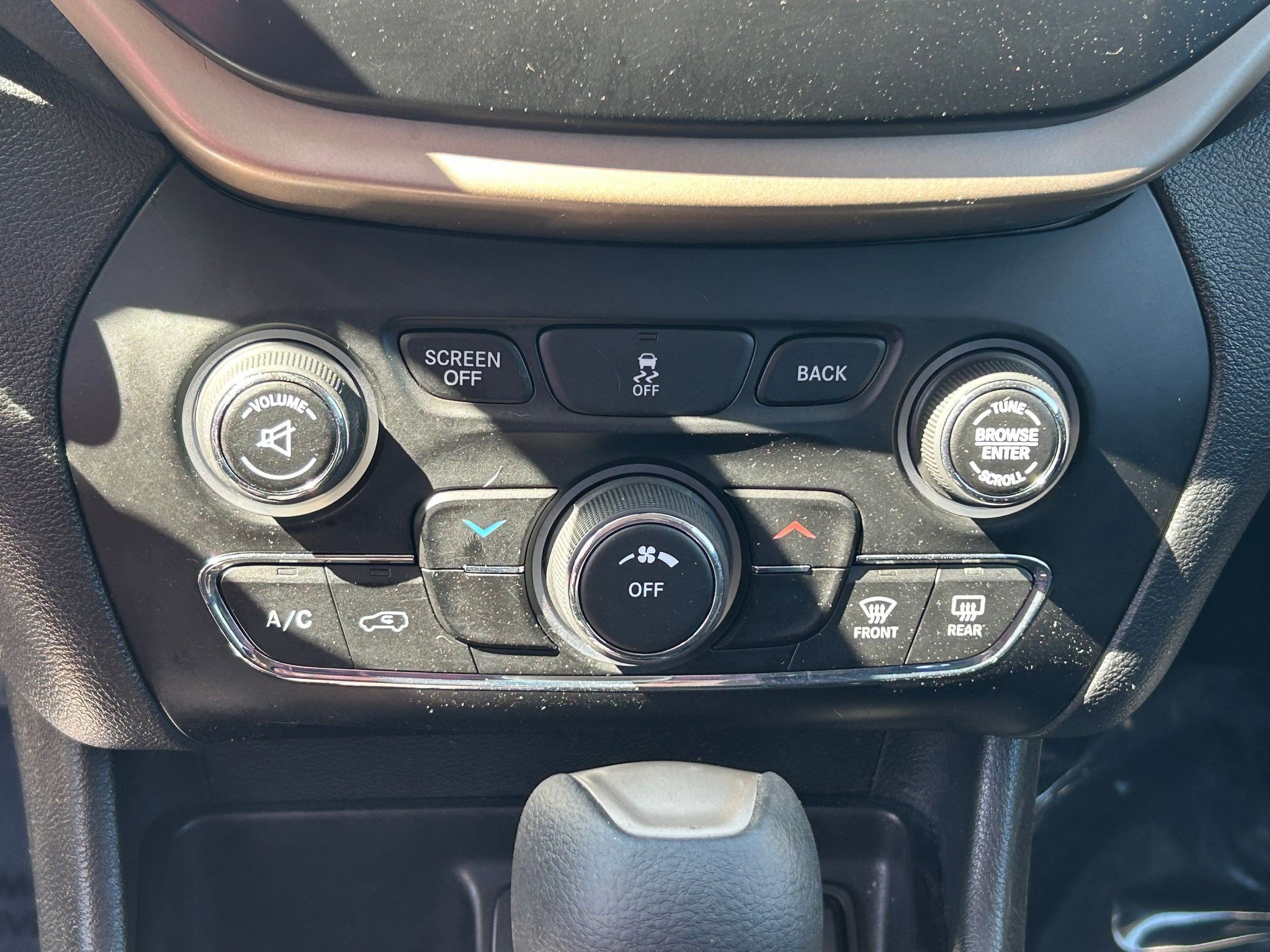 Used 2016 Jeep Cherokee Sport w/ Cold Weather Group FWD image 22