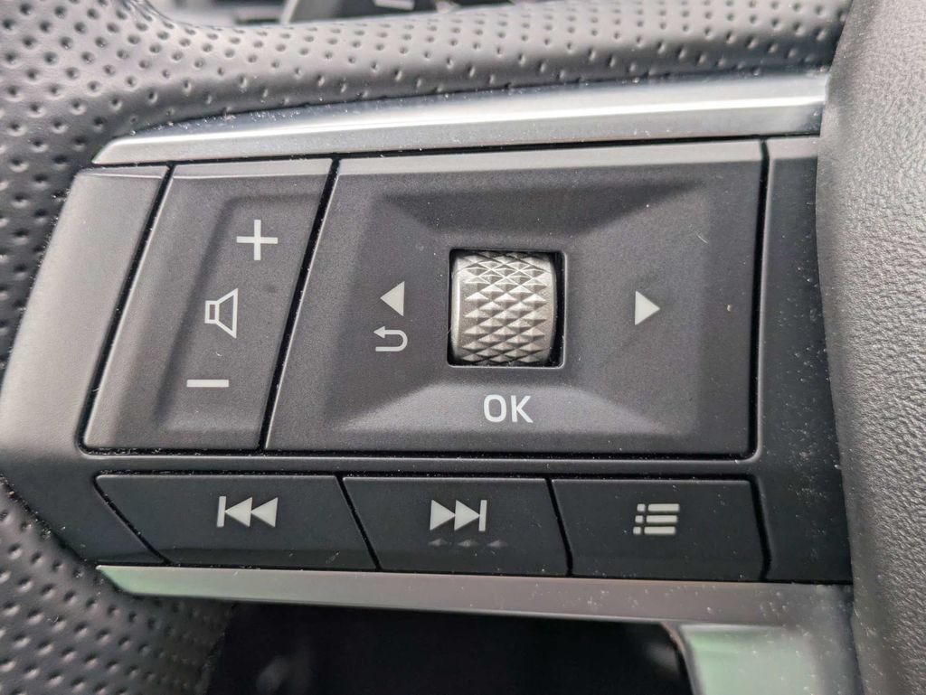 Used 2025 Mitsubishi Outlander SE FWD image 28