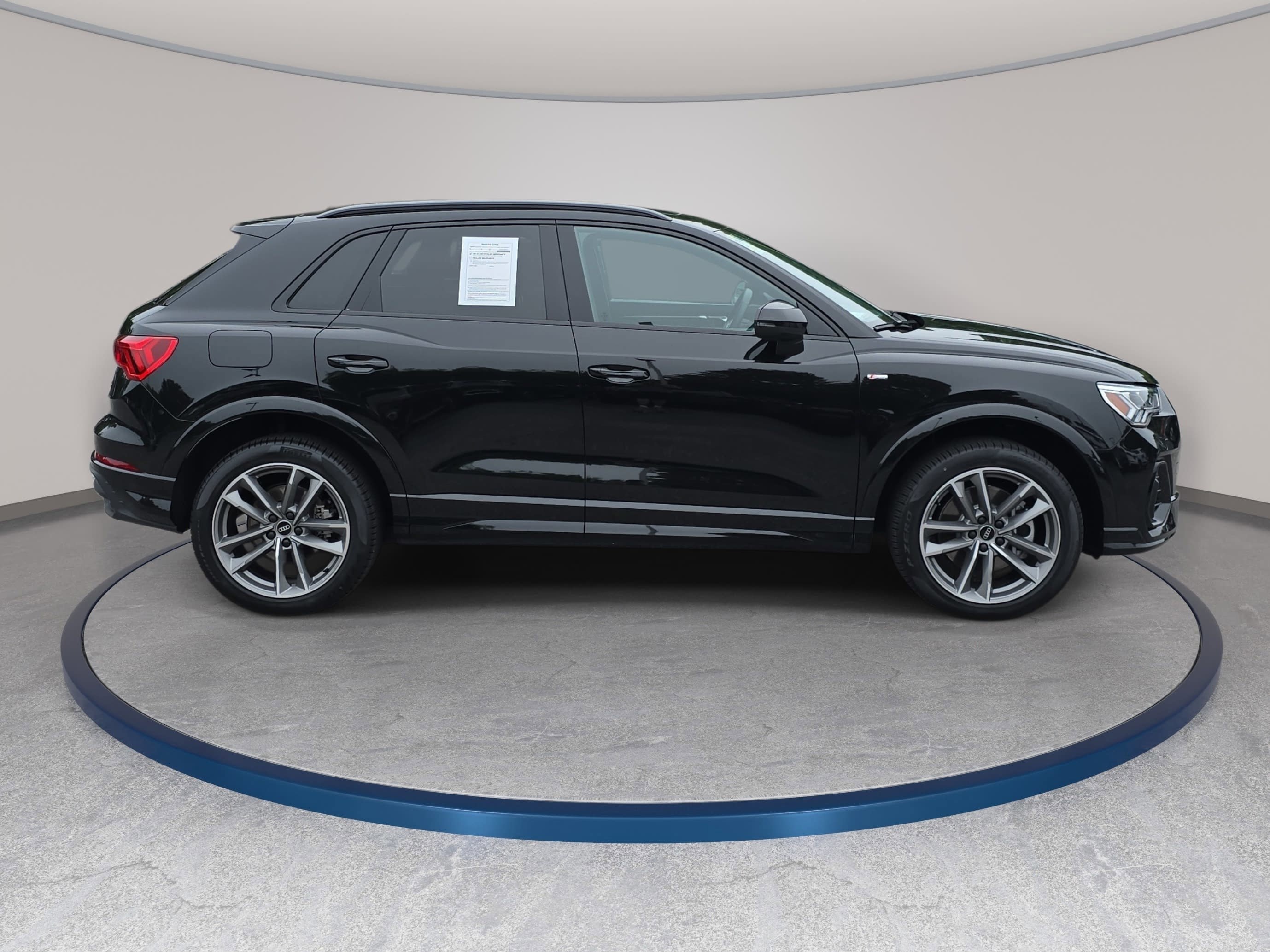 Used 2025 Audi Q3 2.0T Premium w/ Convenience Package AWD/4WD image 4