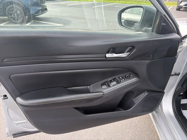 Used 2025 Nissan Altima 2.5 SV FWD image 24