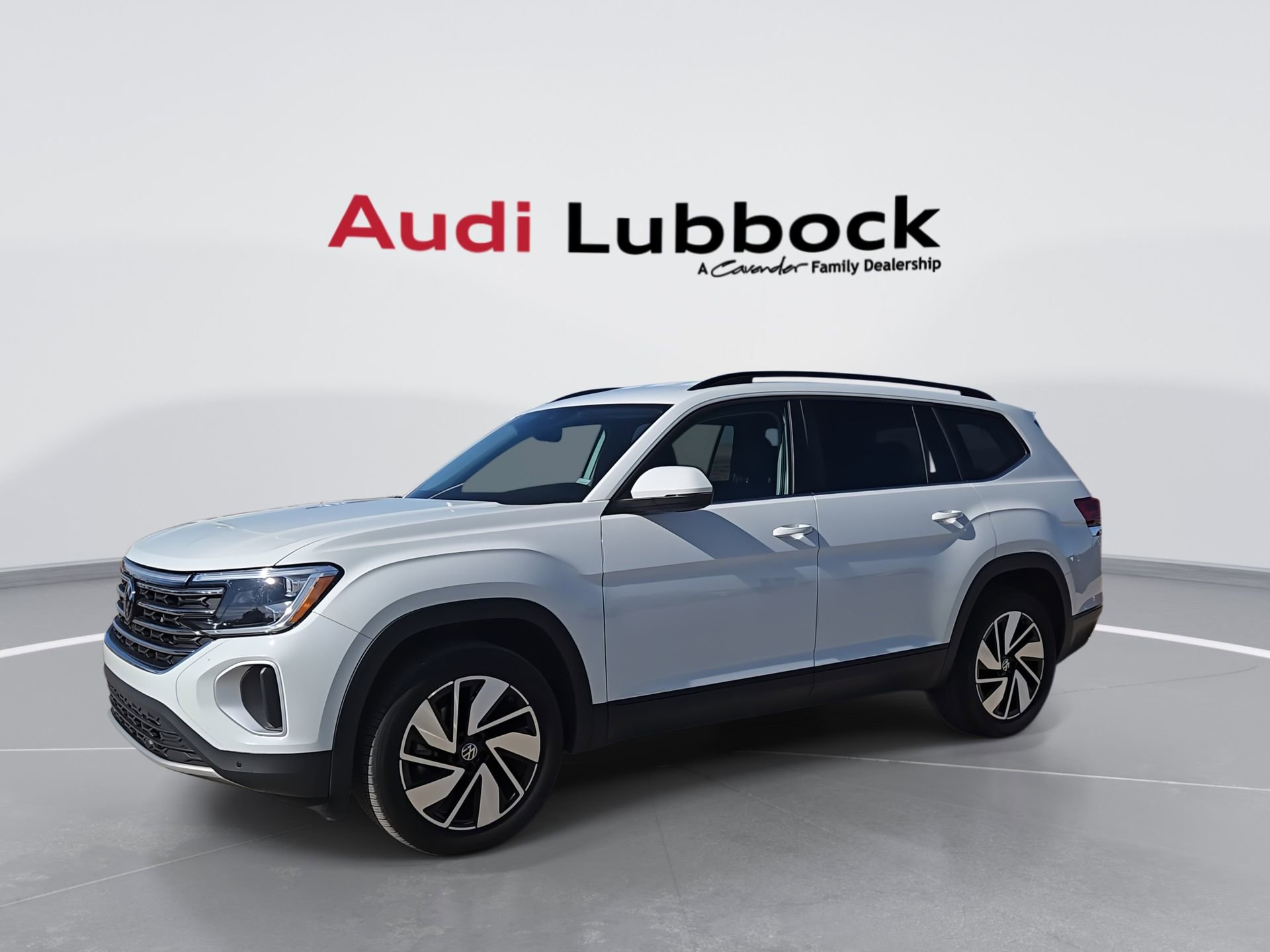 Used 2025 Volkswagen Atlas SE image 4