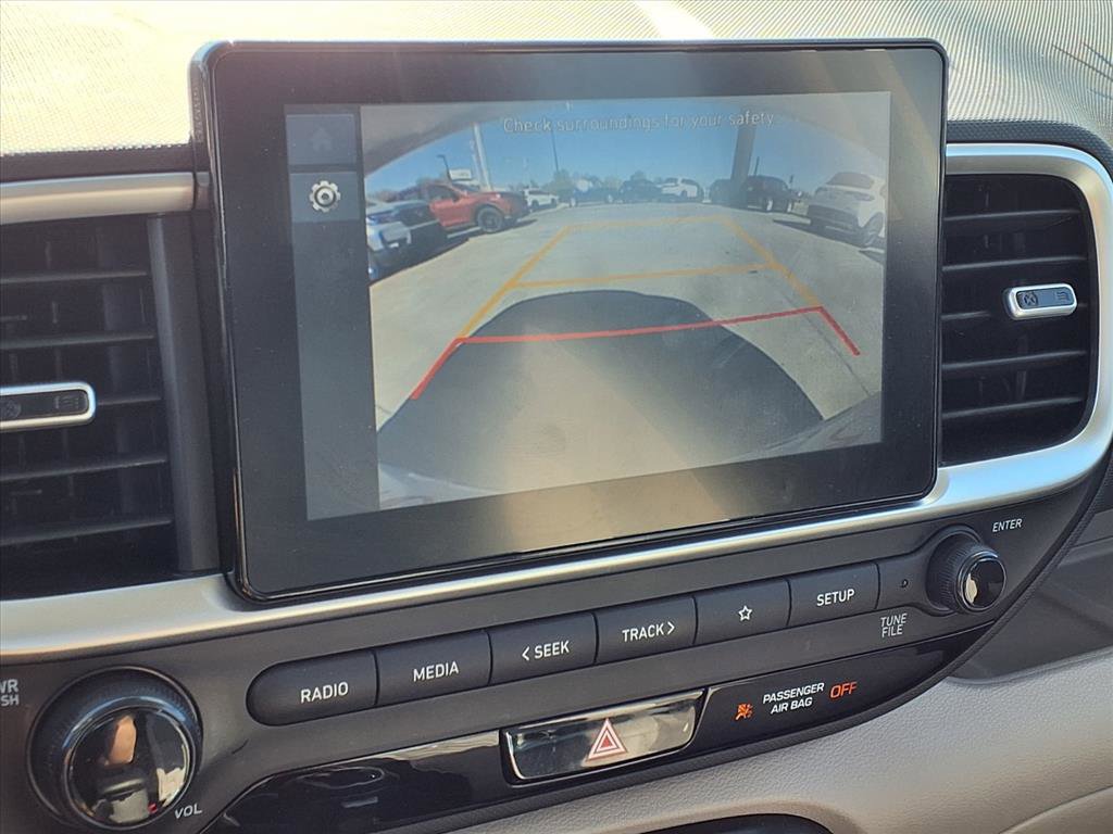 Used 2025 Hyundai Venue SEL image 5