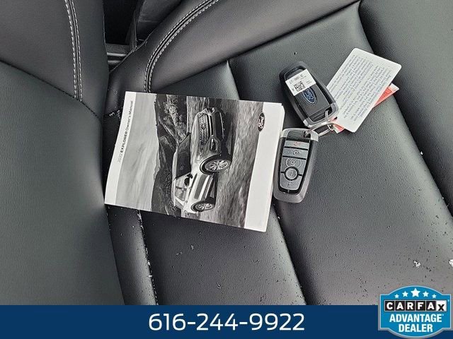 Used 2022 Ford Explorer XLT w/ Equipment Group 202A image 5