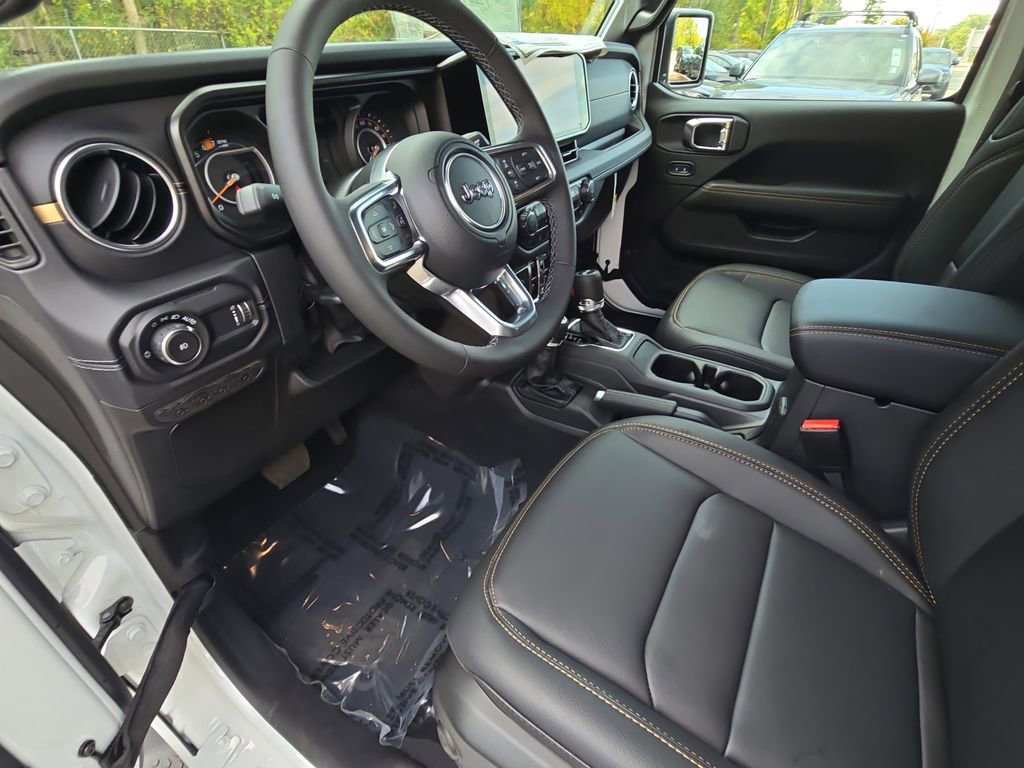 New 2025 Jeep Wrangler Unlimited Sahara AWD/4WD image 16