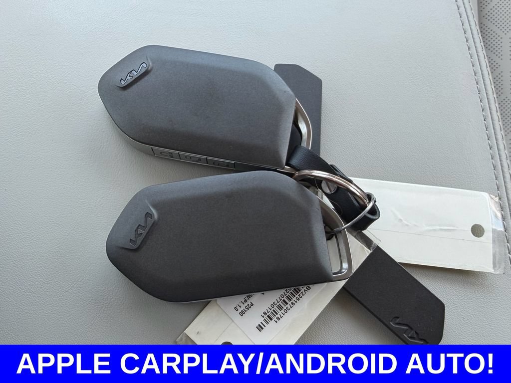 Used 2025 Kia Carnival EX FWD image 12