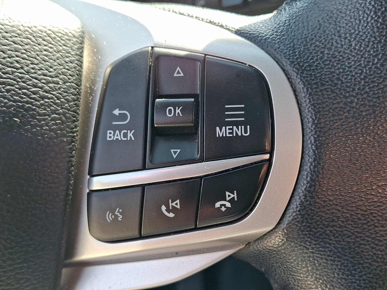 Used 2022 Ford Explorer XLT w/ Equipment Group 202A AWD/4WD image 25